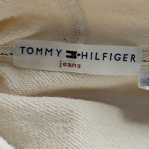 Tommy Hilfiger Elegant Cream Knit Sweater - Picture 5 of 5